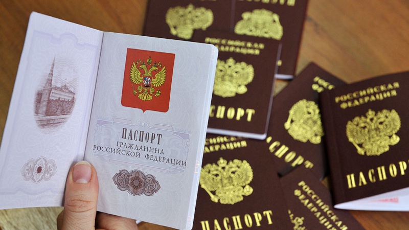 32 оренбурженки получат паспорт в преддверии 8 Марта